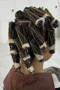 Hippie Waves for Medium-Length Hair🔥 – Effortlessly Chic and Playfully Feminine 中长发嘻哈卷 – 自然蓬松，自带文艺感🔥 👉A perfect mix of softness and style. You’ll fall in love at first glance! | Jenny Hair Salon