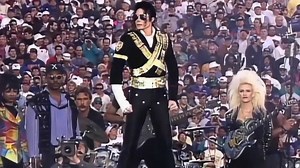 永恒经典！迈克尔·杰克逊1993年超级碗中场秀