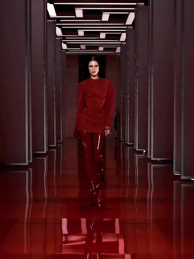 Bella Hadid for Versace: Runway Stairs and Fashion Show Highlights