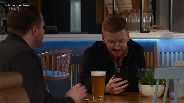 Gary Windass makes unexpected return to Coronation Street