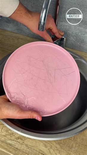How to Remove Scratch Marks from Plates