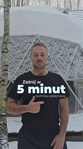 Oddech 4-7-8 to prosta technika, która szybko wycisza układ nerwowy. Jak ją wykonać: Wdech 4 sekundy → pauza 7 → wydech 8. Kilka rund wystarczy. Wydłużony wydech wysyła do ciała sygnał bezpieczeństwa i obniża pobudzenie. Stosuj wieczorem, przed snem, po stresującym dniu albo w chwili napięcia. #oddech #redukcjastresu #ukladnerwowy #sen | Adam Kowalewski - Wim Hof Method Instructor