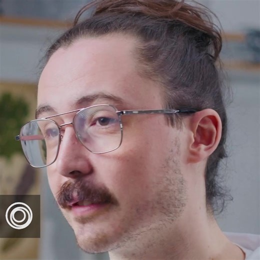 "We really believe we can look at nature for solutions, instead of synthetic materials like plastic," says Pierre Paslier, Co-Founder and Co-CEO of Notpla, a prestigious start-up that was one of last year's Earth Shot prize winners. Notpla's innovative packaging solutions use seaweed and plants as alternatives to single-use plastics, with their expanding portfolio including : - Edible bubbles for beverages and condiments - Biodegradable takeaway food containers - Films and sachets for dry goods 