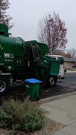 Waste Management Autocar N2 Amrep on yard waste