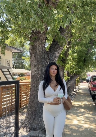 My first pregnancy I didn’t travel by plane ever and only went on one road trip… 🫣 My suitcase ended up being super overweight because I had my scale set to kg 😅🥲 #pregnantmom #travelvlog #momtok #pregnancytok #dayinmylife