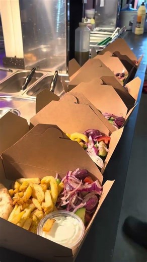 Inside a Busy London Kitchen: Perfecting the Loaded Takeaway Box #shorts