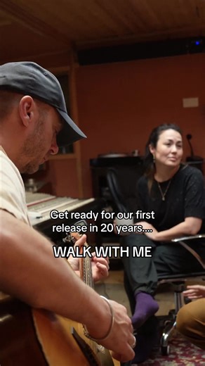 Meet the Band - Jasmine, Alex and Lee! 🎸🖤 | Bôa