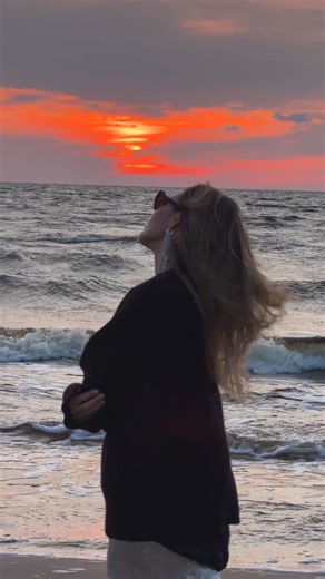 Perfect sunset videos!😍 Get more iPhone camera tips https://iphone.to/ipa-fbp251014! #iphonephotography #iphonevideoacademy #sunset | iPhone Photography School