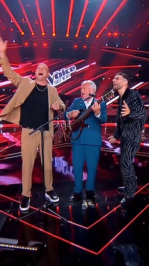 Rocco Hunt e Clementino cantano con Carmelo per festeggiare il nuovo acquisto nel Team, benvenuto! 🤗 #TheVoiceSenior | The Voice of Italy