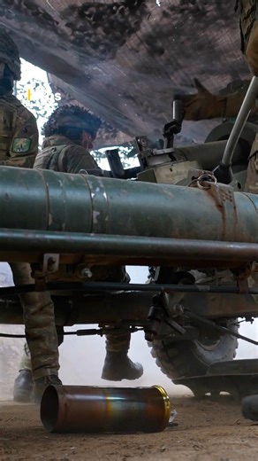 The Royal Artillery firing the L118 Light Gun with a range of over 17km, it can fire 6-8 rounds per minute 💥 It can often be seen in transit, underslung by a Chinook and is mainly used by parachute and commando field artillery regiments 🔥 #royalartillery | BFBS Radio