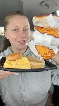 Trying EVERY breakfast item at McDonald’s part 3 😋😍 #mcdonalds #foodie #fastfood