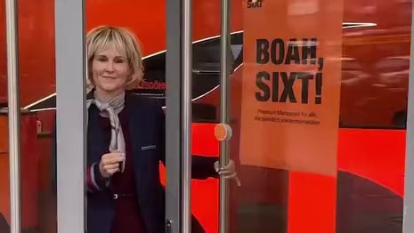 Autovermieter Sixt kontert frech die Bahn-Werbung mit Anke Engelke