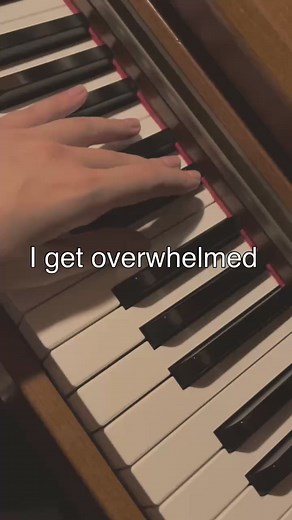 i get overwhelmed… . (Overwhelmed-royal & the serpent) . . . Captioned with @powerdirector_app . . . . . . #音声効果チャレンジ #overwhelmed #piano #pianocover #cover #acousticcover #mentalhealth #anxiety #singing #folk #indie #music #acoustic #sadsong #faceless