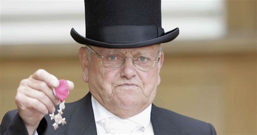 Fred Dibnah takes down 'massive' chimney brick by brick