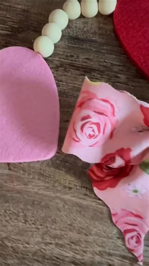 Make hair bows with fabric! These are no sew….. I’m using fabric Mod Podge and hot glue! I love how these turn out and the bow can be used for so many crafts.. nit just hair bows! Think garlands, home decor, package tie on…. It’s endless. #crafts #tutorial #craftideas #hairbows | Handmade Happy Hour with Cathie Filian