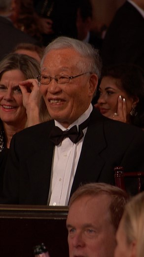 66K views · 922 reactions | 殺 Sandra Oh making history at the #GoldenGlobes will never not be tear-jerking, especially with her touching tribute to her parents. Watch the #GoldenGlobes on Tuesday, January 10 at 8pm ET/5pm PT on NBC and Peacock TV! #80thGoldenGlobes #GoldenGlobes2023 #SandraOh | Golden Globes | Facebook