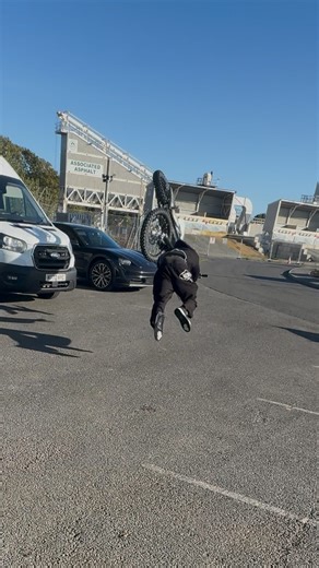 Levi Cobbold on Instagram: "@stark__future straight up the floor 😅🤘🏼😝 #fail #bikelife #havingfun #bikes #fails #bike #rider #ride #riders #crash #bikecrash #bikefail #bikefails #funnyvideos #funnymemes #funny #viral #viralfail #bikelife #stark #starkvarg #electricbike #electricbikes"