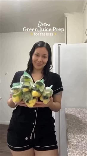 Detox Green Juices for Quick Fat Loss 🍃🥤 ❤️ Double-tap if you’re serious about your health. 📤 Tag a friend who’s ready for a fresh start. ✍️ Drop ‘RESET’ in the comments & I’ll send you the full detox guide! . . . 🎥 Credit: @juilesmoothie #DetoxJuice #GreenJuice #HealthyHabits #WeightLossJourney #HealthyChoices #DetoxDrink #SmoothieTime #Superfoods #HealthyReels #FoodInspiration #JuiceCleanse #SmoothieLife #CleanEating | Weight Loss Tips & Advice