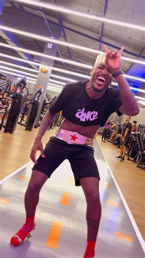 Fernanda Carvalho | Dentista em Ilhéus on Instagram: "Pense num professor diferenciadoooo😂❤️ #allpfit #trending #explorepage✨ #academia"