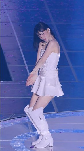 연말을 뜨겁게 달군 채영이의 '짧은 치마' 챌린지 #이채영 #프로미스나인 #fromis_9 #짧은치마