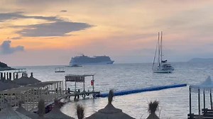 I thoni pak këtyre të kroçerave të kalojnë dhe njer nga Vlora se ngelën vetëm Sarandë 😊 | Vlora