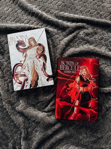 📦✨ ARCANE SOCIETY DELIVERY ✨📦 Arcane never misses y’all. Their quality is amazing and I love the option of having a character or discreet cover. I loved these books and this character art is 🤌🏼 Also love how one of my favorite quotes made it to the back of the discreet cover, “If I cannot move Heaven, I will raise Hell.” 🙂‍↕️ Have you read these before? What did you think of them? Books Featured ✨ Blood of Hercules 🖤 Bonds of Hercules QOTD: What are you having for lunch today? Give me some