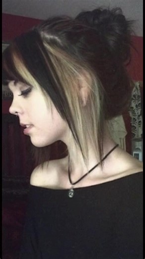 get that skunk hair twin also, HAPPY 2006 🙂‍↔️ #skunkhair #y2k #2000s #hairdye #gyaru