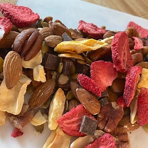 16K views · 190 reactions | Whether you’re on a hike or just hungry at home, this sweet and salty trail mix is a delicious pick-me-up. Follow Chef Alissa’s exact recipe at the end of the video or sub in your favorite ingredients. | Simple Truth | Facebook