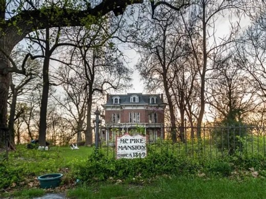 Haunted Spots In Illinois: 11 Spooky Destinations To Visit In 2025