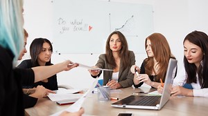 What is offshore HR? (Benefits, types of services) - Time Doctor Blog