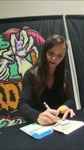 Meeting Christina Ricci aka Wednesday Adams! #Wednesday #ComicCon #Signing #Funko #FunkoPop #FYP