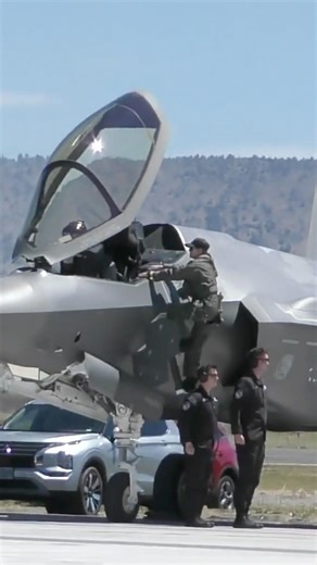 Epic Shot as F-35 Demo Pilot Ready to Roll #subscribe #military #aviation 🔥