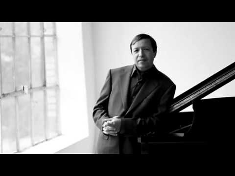 Mozart - Piano Concerto No. 13 in C major, K. 415 (Murray Perahia)