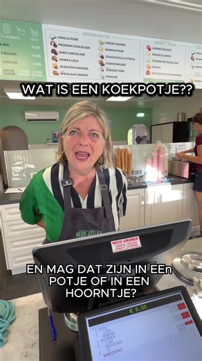 🍦🤔 Een koekpotje... weet jij wat dat is? Ines legt het je uit! 😄 Een koekpotje is niet zomaar een potje... je kan het helemaal opeten! 😍🍪 Geen afval én nog extra lekker. Win-win! 💚🩷 👉 Ben jij #TeamKoekpotje of kies jij toch liever een hoorntje of een gewoon potje? #HeideAtelier #Koekpotje #Schepijs #AmbachtelijkIJs #HeistOpDenBerg #Kempen #IJsjeTijd #DuurzaamGenieten #TeamKoekpotje