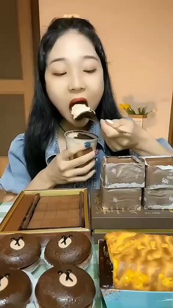 Delicious ASMR Cake Eating Sounds for Sweet Food Lovers