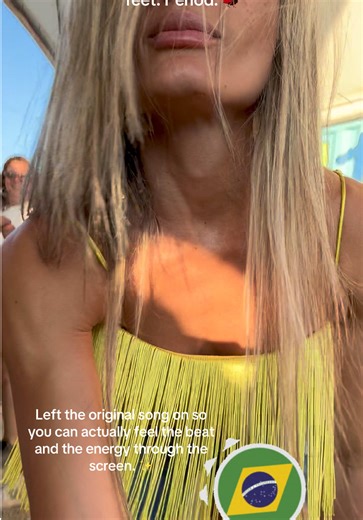 Fun fact about Bela: she’ll dance to almost anything… but samba? That’s where my heart really lives. 💚 Put me at a Brazilian party with my dancing crew and I’ll go for hours like I’ve got unlimited battery. 💃🏽🔥 Left the original song on so you can actually feel the beat and the energy through the screen. ✨ #brazilian #brasil #samba #dancelover #party