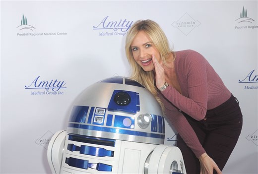 Reality TV host Camille Anderson mugged in Beverly Hills, claims she was "thrown to the ground"