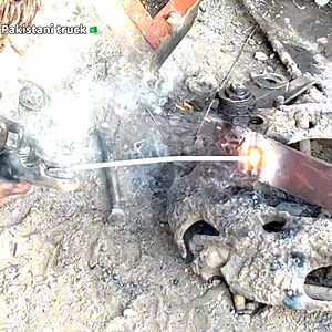 Due to Brake Failure The Front Leaf Springs of the Mazda Was Broken |Emergency Rescue on the Spot part1 | Pakistani truck