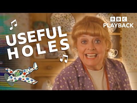 Auntie Mabel Sings About 🎵Useful Holes🎵 | Come Outside | Playback