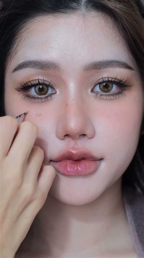 How to create natural fake freckles - easy to apply and easy to fix if you don’t like it.