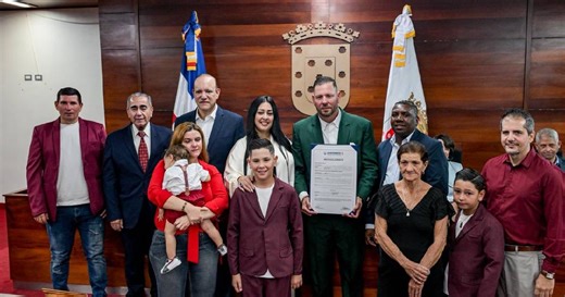 Cuban baseball player Yunesky Maya is declared Adopted Son of Santiago de los Caballeros