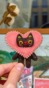 i’m not sure if I love him with this many beads 🫣 but I still enjoyed the process very much! what do you think — too much or just right? the pattern is available on Etsy & Ko-fi 🌸 the heart outfit is part of the pattern (beaded edge is just my personal variation) • • • • • #feltsewing #valentineshandmade #handmadewithlove #feltpattern #slowcraft | Lizakwak