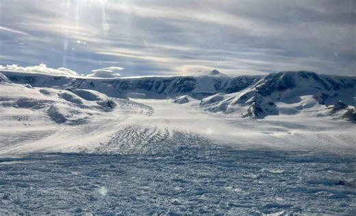 Glacier Breaks Records with Unprecedented Speed: 25 Kilometers in 15 Months!