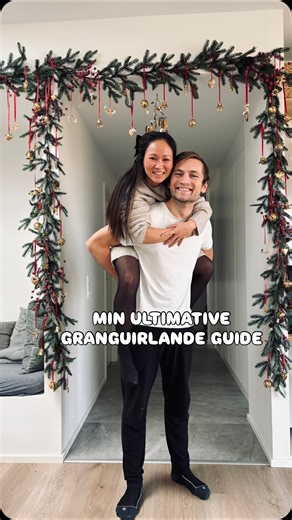 Michelle Ahrenkilde | Bolig | DIY | Blomster | Hus og Have on Instagram: "•SÅDAN FÅR DU DEN FYLDIGE OG MAGISKE JULEGUIRLANDE, DU ALTID HAR DRØMT OM – HER ER MIN GUIDE• Så blev det 1. december, men allerede for nogle uger siden, rykkede vores elskede juletradition ind i køkkenet – den store granguirlande, som igen i år breder sig smukt hen over rummet ✨🌲 Vi laver den hvert år, men i år har vi udvidet den endnu en gang.😏 Den er blevet endnu mere voluminøs, endnu mere magisk✨ Som altid hænger hel