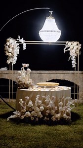 The perfect wedding cake in 2024 isn't just about perfection, but about crafting it with love together. Check out this creative and fun wedding cake idea! The bride and groom look like they're having a blast. Would you give it a try? 🍰 Video- rossellaputinophotographer | Wedded Wonderland