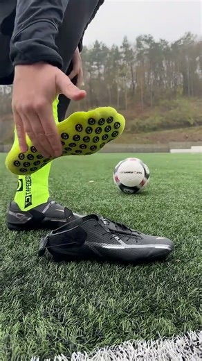 Nike FlyEase with Anti-Slip Socks