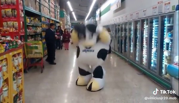 LA VACA MU 🥵🐮#viral #vacamulo #vacabailando | La Vaca Lola