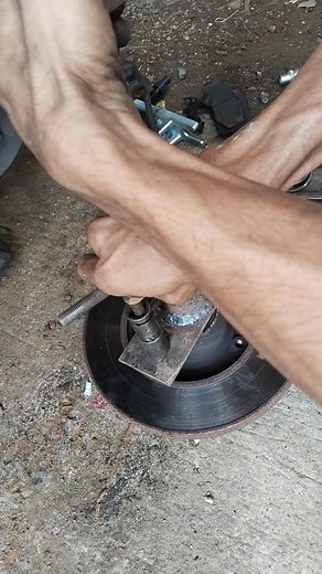 18K views · 551 reactions | how to remove a hard front disc plate ‼️ #reelsvideo #automotive #carmechanic | Andri Irawan | Facebook