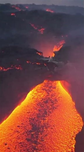 LAVA | Temperatures of 1,000°C that Burn Everything#Short #volcano #nature #travel #sun #landscape
