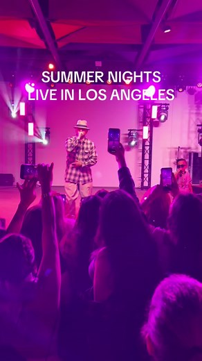 Lil clip from one of my LA shows, “Summer Nights” live ✊🏼#lilrob #hiphop #summernights